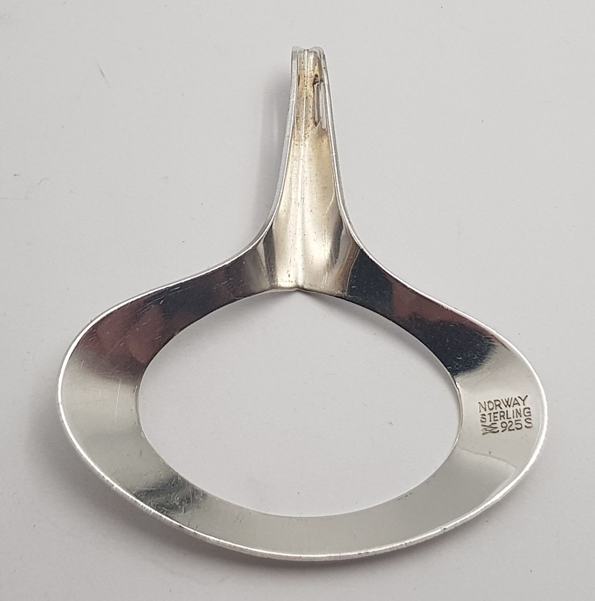 Anheng i 925 S av Aksel Holmsen