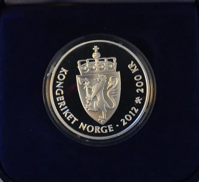 Hovedbilde 200 kr 2012: Harald og Sonja 75 år (1)