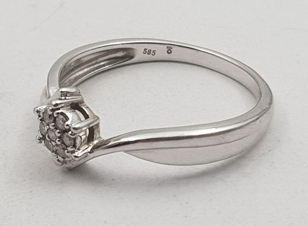Hovedbilde Ring i 14 K med 7 diamanter