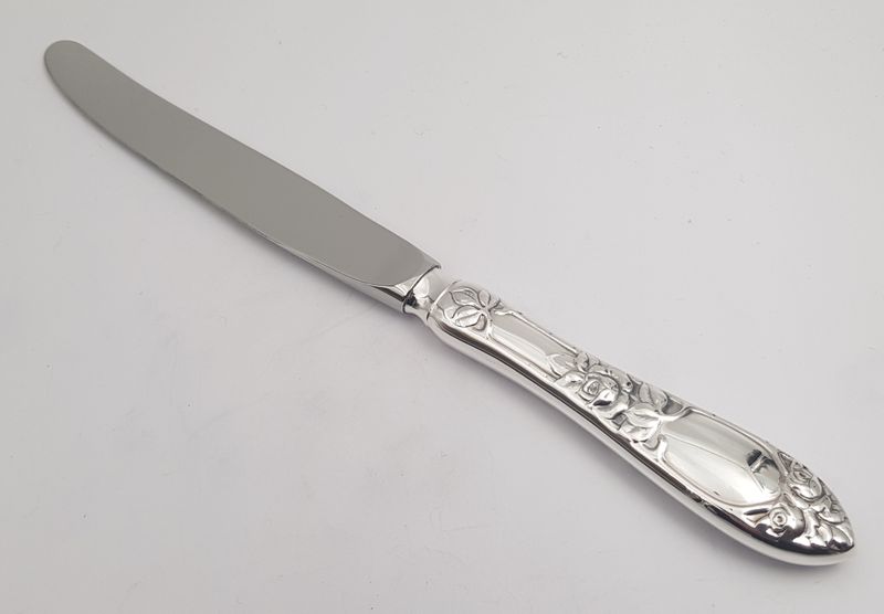 Opphøyd rose: Liten spisekniv 22 cm